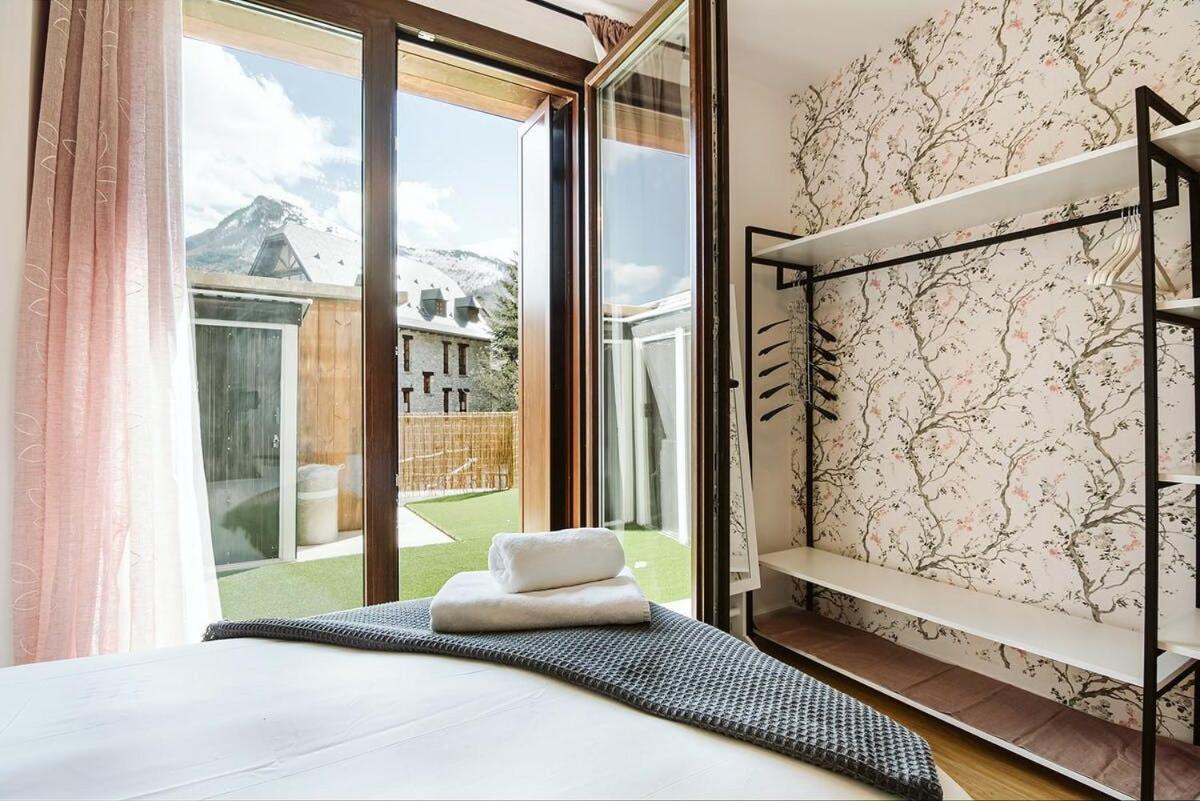 Casa Rosana - Apartamento De Diseno Con Terraza Sallent De Gallego Exterior photo