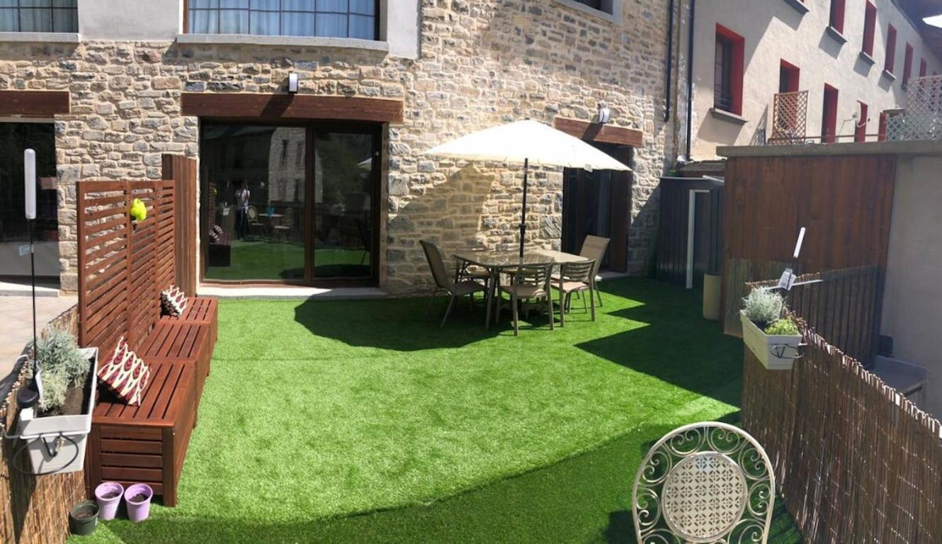 Casa Rosana - Apartamento De Diseno Con Terraza Sallent De Gallego Exterior photo