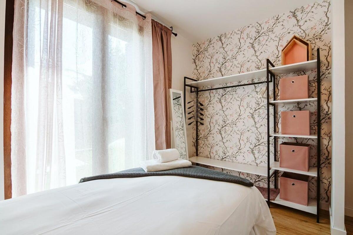 Casa Rosana - Apartamento De Diseno Con Terraza Sallent De Gallego Exterior photo