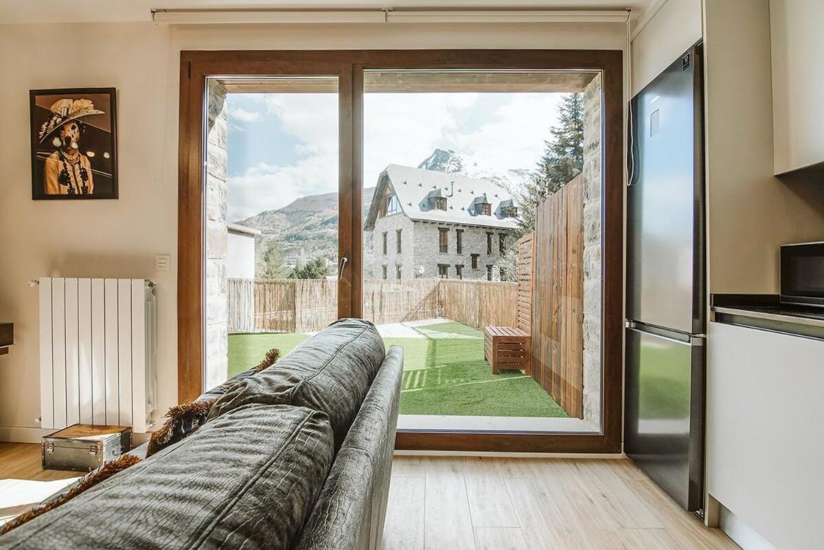 Casa Rosana - Apartamento De Diseno Con Terraza Sallent De Gallego Exterior photo