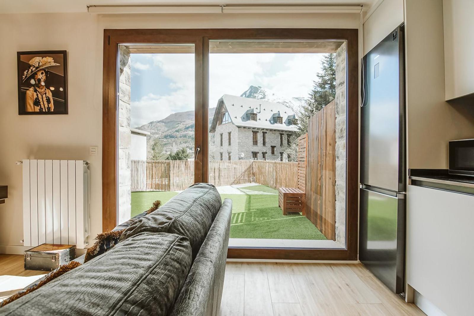 Casa Rosana - Apartamento De Diseno Con Terraza Sallent De Gallego Exterior photo